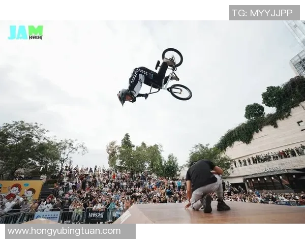 武汉极限运动队在世界滑板锦标赛中的表现与经验分享 武汉极限运动队在世界滑板锦标赛中的表现与经验分享